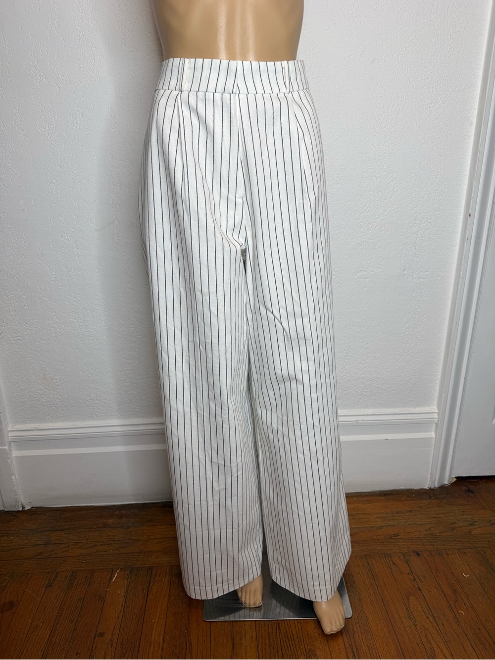 The Frankie Shop  Ripley Pleated Wide Leg Pants Women’s Size M Pinstripe Cotton